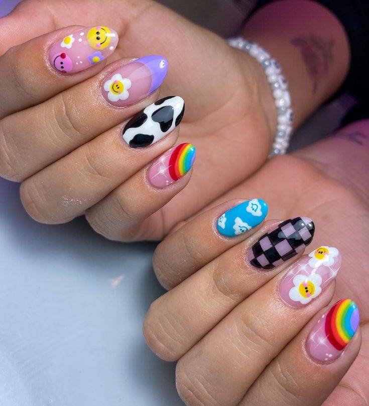 Lizzie Mcguire Nail Art, Uñas Aesthetic, Flower Rainbow, Buff Nails, Golden Nails, Retro Nails, Happy Nails, Rainbow Flower, Blush Nails