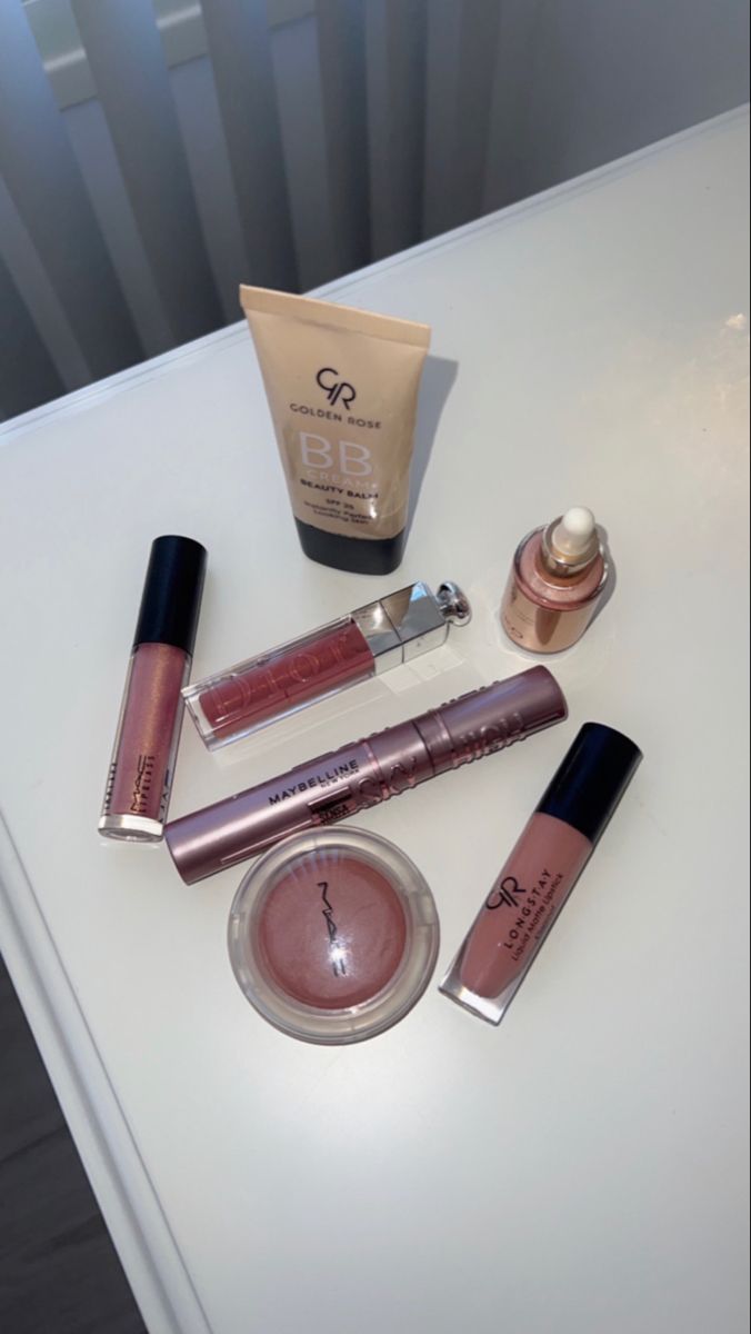 Golden Rose Makeup, Trending Aesthetic, Rose Makeup, Golden Rose, Bb Cream, Beauty Trends, Makeup Addict, Maybelline, Skin Care