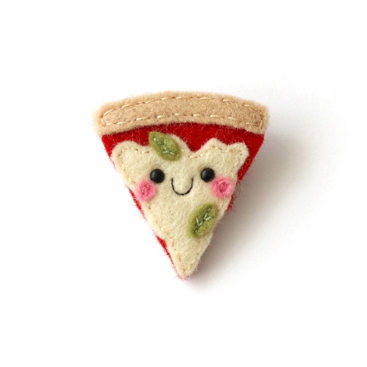 cute felt pizza brooches Felt Pins Brooches Diy, Felt Magnets Diy, Felt Kids Crafts, Felt Sewing Ideas, Diy Felt Crafts, Felt Pins, Felt Pizza, Felt Magnet, Felt Accessories