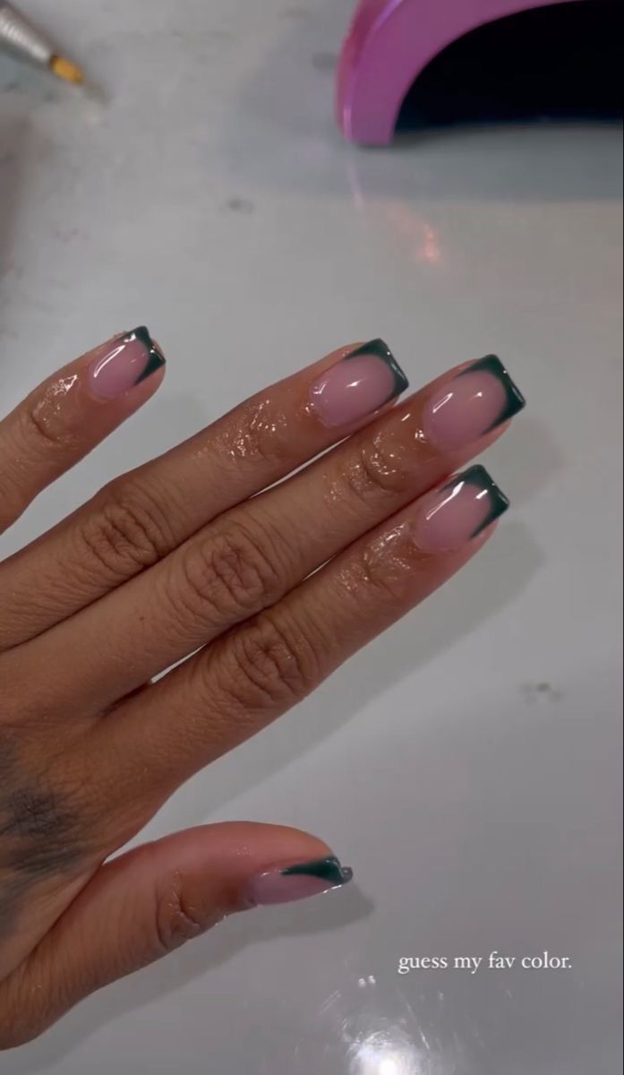 Nail Designs For Natural Short Nails, Short Acrylic Nails Square Simple, Short French Nails Color, Short Square French Tip Acrylic Nails, Short Classy Nails Acrylic, Short Square Acrylic Nails Designs, Short Nails Black Women, Square Acrylic Nails Short, Short French Tip Acrylic Nails