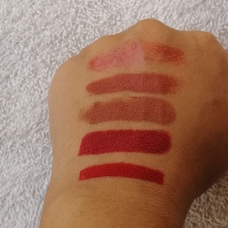 Holiday Lipstick, Lipsticks