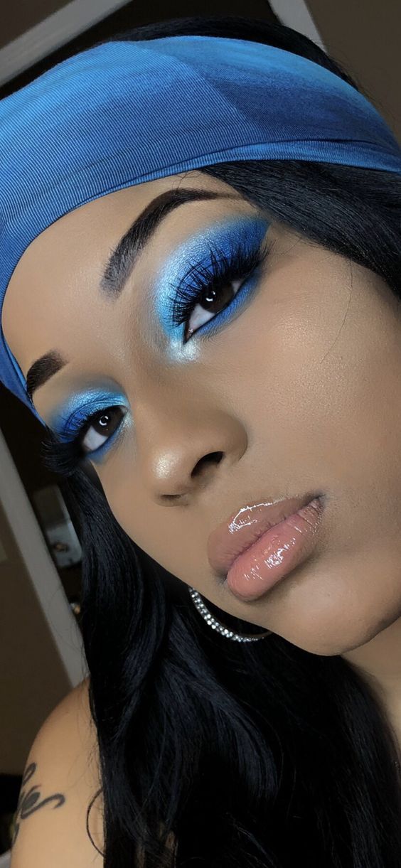 Blue And White Makeup Ideas, Blue Black Smokey Eye, Baby Blue Makeup Looks Black Women, Prom Makeup Aesthetic, Blue Eye Makeup Black Women, Cute Prom Makeup, Blue Makeup Looks Black Women, Royal Blue Prom Makeup, Blue And Silver Makeup