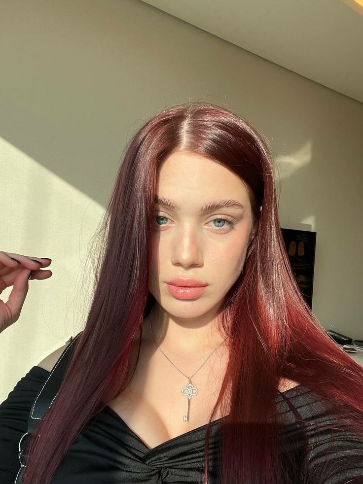 Red Hair Pale Skin, Pelo Color Vino, Pale Skin Hair Color, Deep Red Hair, Maroon Hair, Red Hair Blue Eyes, Hair Pale Skin, Cherry Red Hair, Wine Red Hair