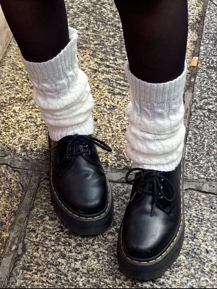 Dr Martins Aesthetics, Leg Warmers Over Doc Martens, Styling Doc Martens 1461, Ruffle Socks With Doc Martens, Autumn Outfits Dr Martens, Docs With Leg Warmers, Leg Warmers And Tights, Dr Martens Leg Warmers, Docs And Leg Warmers