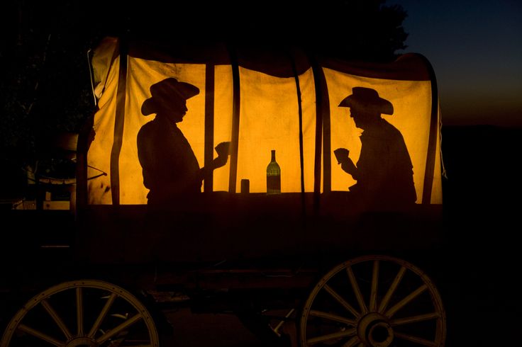 Covered Wagon Aesthetic, Vampire Cowboy Aesthetic, Cowboy Aesthetic, Cowboy Baby, Le Cri, Wilde Westen, Covered Wagon, Evening Light, Southern Gothic