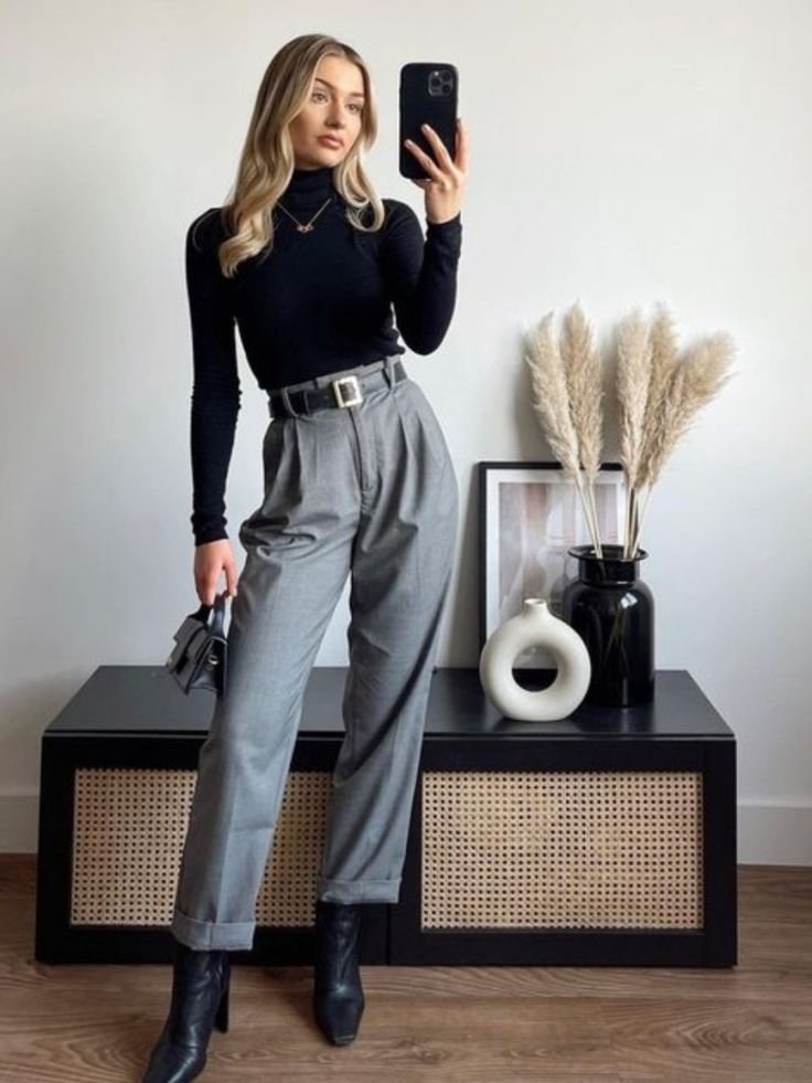 ¿Cómo Combinar Un Pantalón Gris? 10 opciones incréibles Professional But Casual Outfits Women, Cute Simple Interview Outfits, Work Style 2023, Grey Work Trousers Outfit, Lily Clark Outfits, Grey Business Casual Outfits For Women, Smart But Casual Outfits, Colourful Business Outfit, Grey Trousers Outfit Women Work Attire