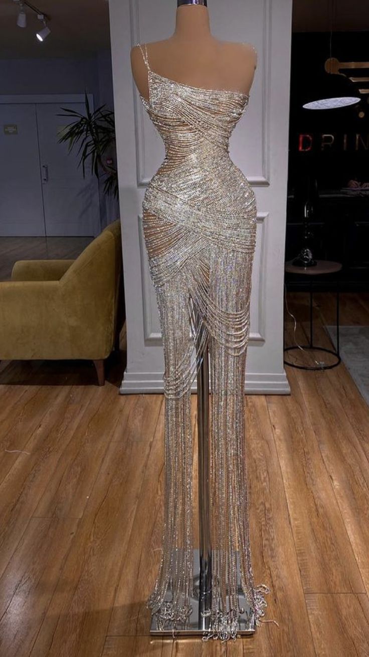 Stile Kylie Jenner, Award Show Dresses, Trendy Prom Dresses, Prom Girl Dresses, Fancy Wedding Dresses, Chique Outfits, Glamour Dress, Prom Dress Inspiration, Glamorous Dresses