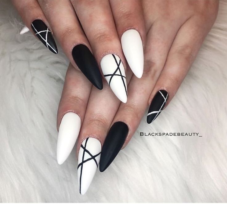 Black Acrylic Nail Designs, Black And White Nail Designs, Black And White Nail, Black And White Nail Art, Black White Nails, Nagellack Trends, Black Acrylic Nails, Edgy Nails, Grunge Nails