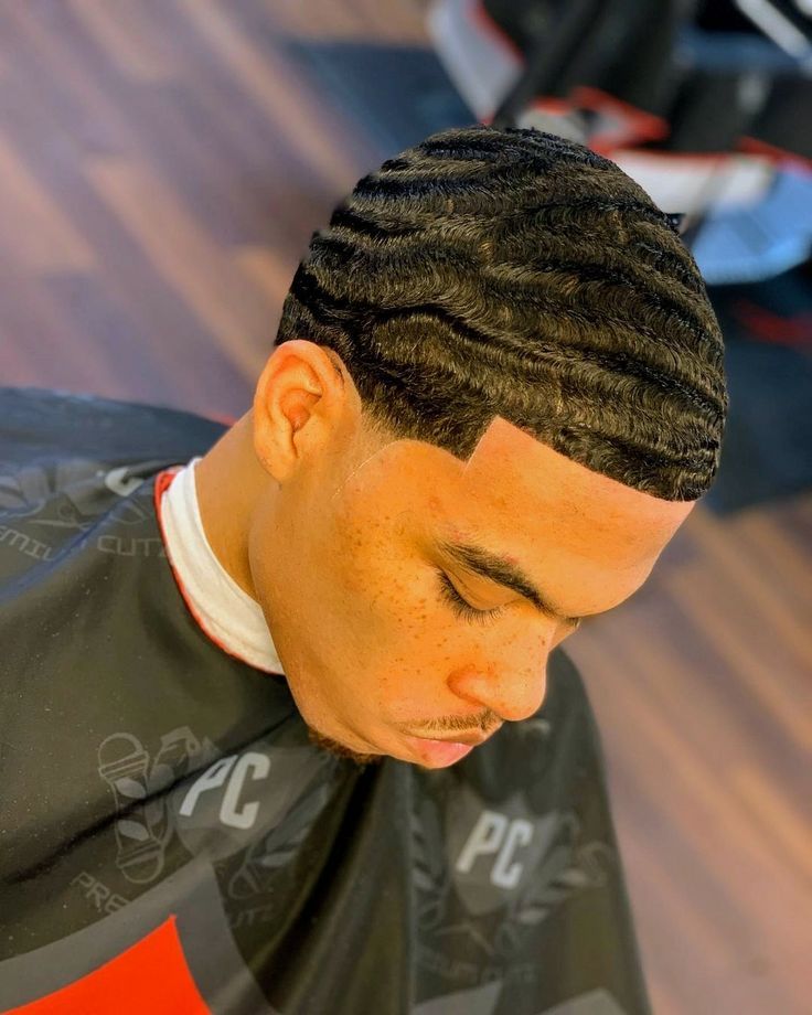 Men Waves Haircut, Black Man Haircut Fade, 360 Waves Hair, Cornrow Braids Men, Fade Haircut Designs, Waves Hairstyle Men, Men Fade Haircut Short, Black Boys Haircuts, Black Men Haircut