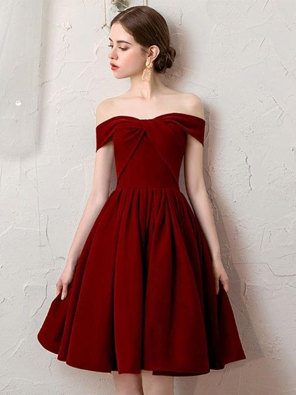 Silhouette:?A Line Waist: Natural Sleeve Length: Sleeveless Shown Color:?Burgundy Built-In Bra: Yes Red Velvet Prom Dress, Velvet Homecoming Dress, Homecoming Dresses Knee Length, Burgundy Homecoming Dress, Prom Dress Burgundy, Burgundy Homecoming Dresses, Homecoming Dress Short, Mini Prom Dresses, Velvet Prom Dress