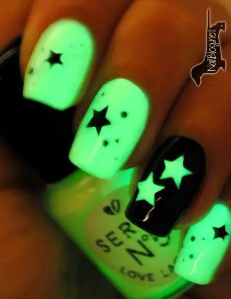 45 Awesome Reasons to Try Neon Nail Art ... Neon Nail Art, Dark Nail, Dark Nail Polish, Nails Dark, Green Nail Art, Pinterest Nails, Glow Nails, Dark Nails, Neon Nails