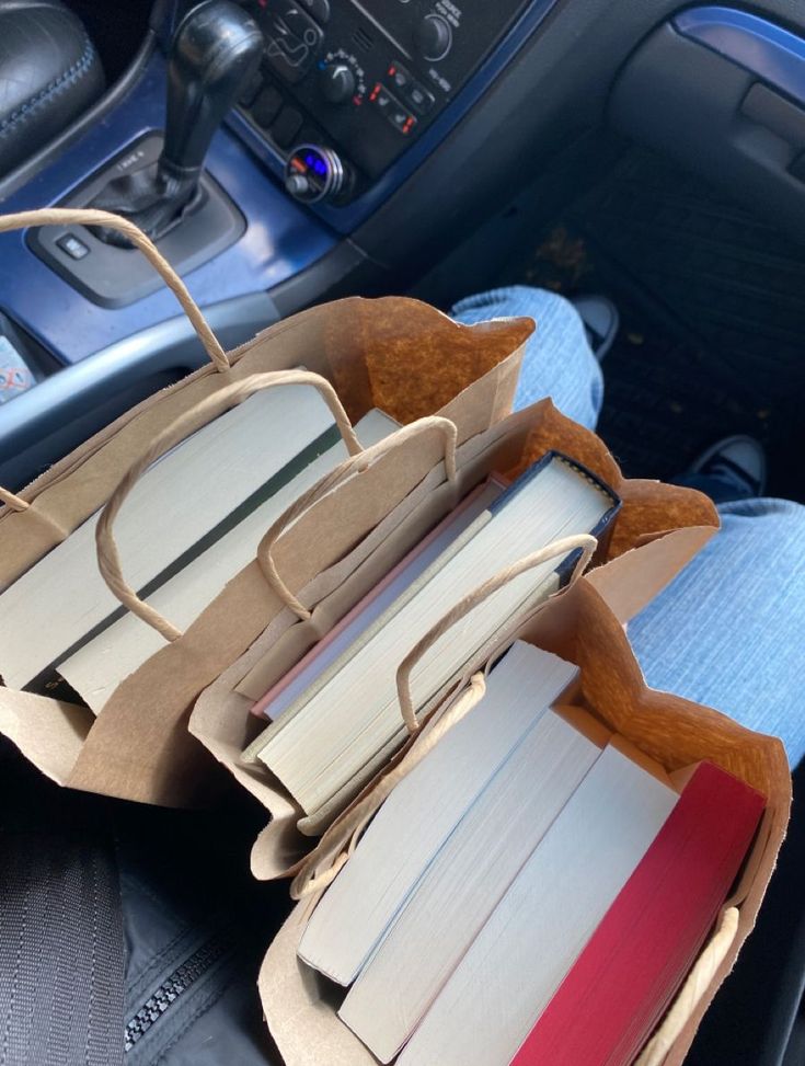 there are many books that are in the car