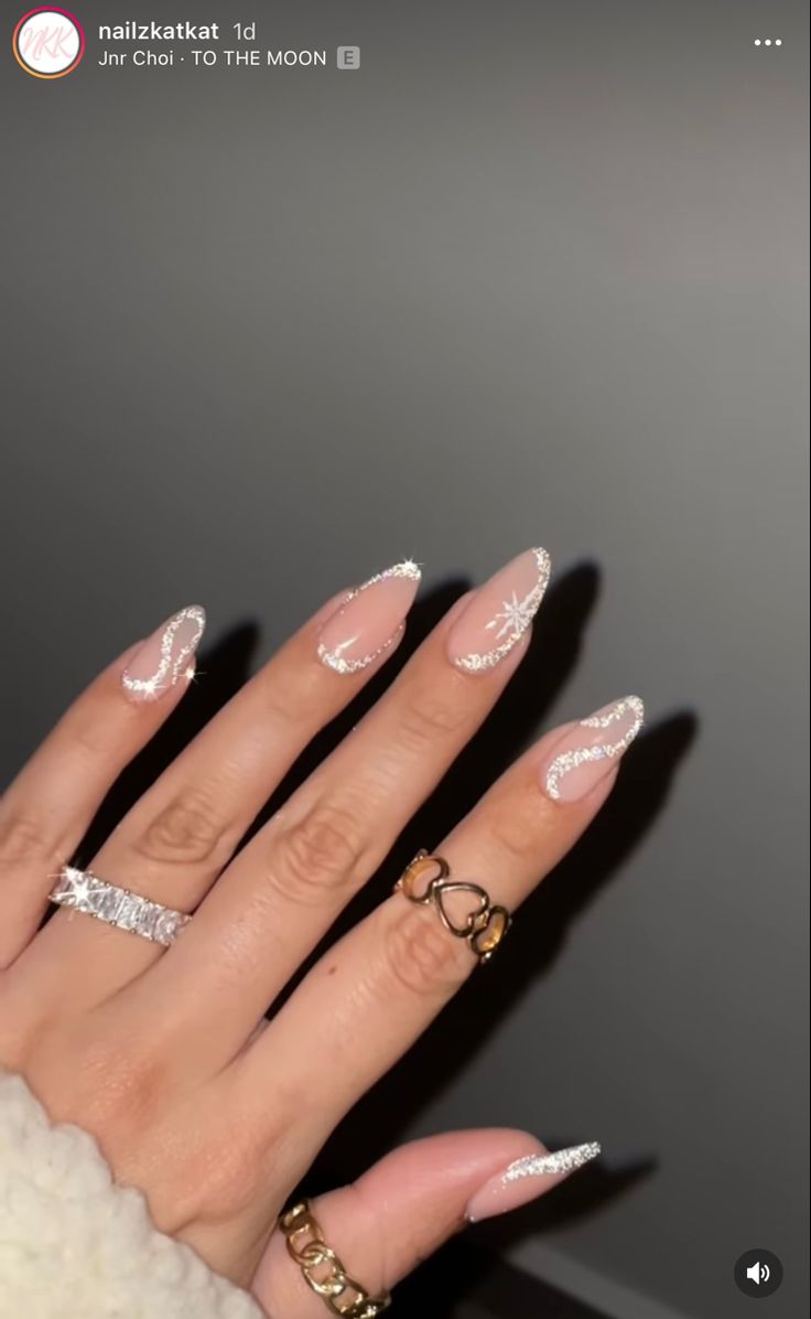 Sliver Almonds Nails, Nye Nail Ideas Almond, Birthday Winter Nails, Nails For Party Night, New Years Almond Nails, New Years Nails Almond Shape, Cute Silver Nails, Christmas Nails With Gold, Nude Holiday Nails