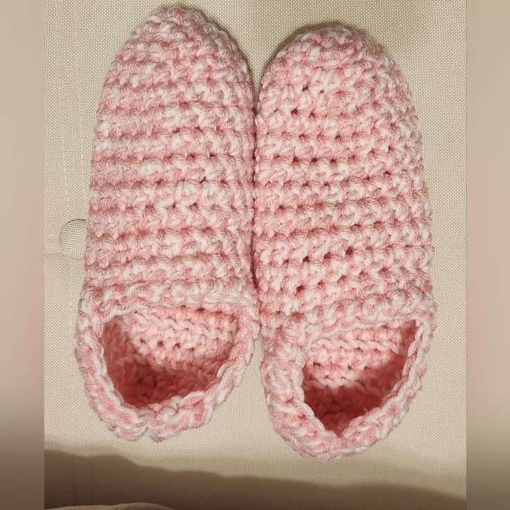 Cozy Crochet Ballet Like Slippers. Pink And White. Sole Measures Approximately 10 Inches. Size Is 7-8, They Stretch. Size Down If In Doubt. Makes A Great Gift. Warm Toes All Winter. Crochet Ballet Slippers Tutorial, Crochet Ballet Slippers Kids, Crochet Ballet, Crochet Gift Ideas, Crocheting Patterns, Cozy Slippers, Crochet Cozy, Cozy Crochet, Cold Morning