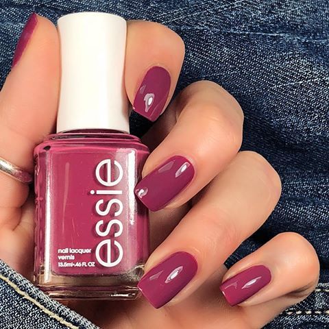 Essie drive in and dine Essie Purple, Raspberry Nails, Mauve Nail Polish, Essie Nails, Berry Nails, Gucci Nails, Oc Reference, Pink Nail Colors, Essie Polish