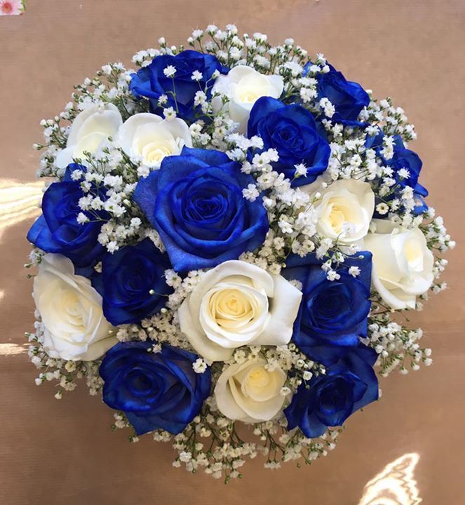 a bouquet of white and blue roses