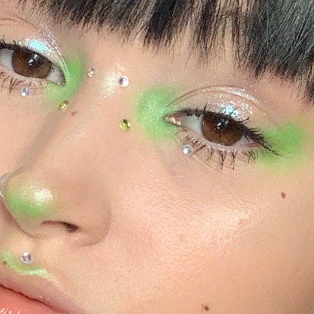 Yoshi Makeup, Pink And Green Makeup, Alien Makeup, Funky Makeup, Cute Eye Makeup, Pride Makeup, Face Art Makeup, Rave Makeup, Swag Makeup