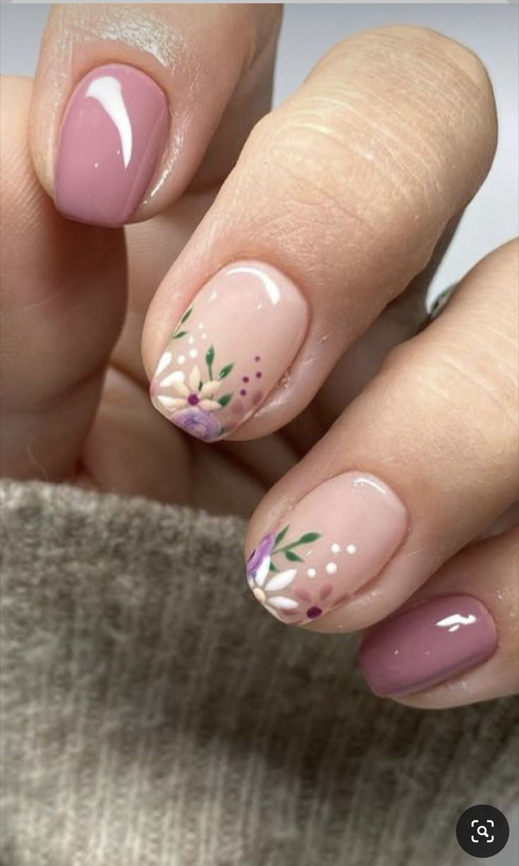 Summer Pink Acrylic Nails, Pink Flower Nails, Old Money Nails, Money Nails, Floral Nail Designs, Cute Summer Nails, Short Nail Designs, Pink Acrylic, Pink Acrylic Nails