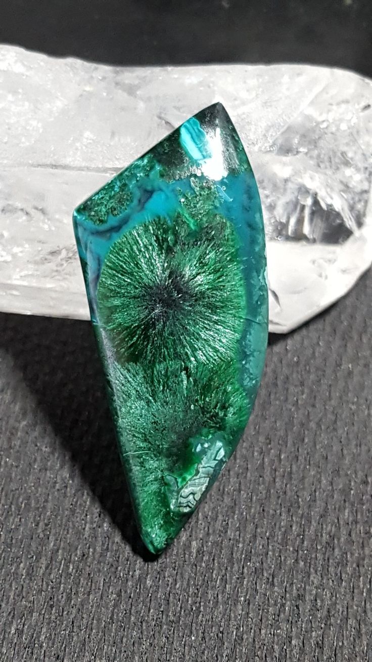 Inspiration Mine Chatoyant Malachite and gem silica. Lapidary by Cyndi Wolke Horned Lizard, Gem Silica, Cleansing Crystals, Azurite Malachite, Malachite Stone, Rocks And Gems, Gems And Minerals, Crystal Gems, Minerals Crystals