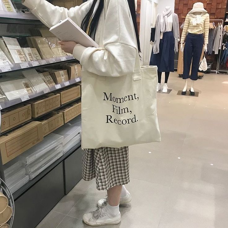 Cloth Tote Bags, Aesthetic Couple, Korean Aesthetic, Foto Ideas Instagram, Ulzzang Fashion, Beige Aesthetic, How To Pose, White Aesthetic, Korean Street Fashion