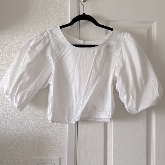 Nwt H&M Cropped Blouse. Size Medium. Never Worn. Color White. Button Detailed In Back As Shown. Elastic Crop Detail Bottom Of Top As Shown. White Cropped Padded Blouse, Spring Button-up Cotton Puff Sleeve Top, Spring Cotton Puff Sleeve Button-up Top, H&m Button-up Blouse For Day Out, H&m Short Sleeve Blouse For Day Out, H&m Short Sleeve Work Tops, H&m Short Sleeve Tops For Work, H&m Spring Shirt, H&m Blouse For Summer Workwear