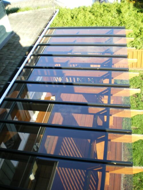 an image of a building that is reflecting in the water on the glass window sill