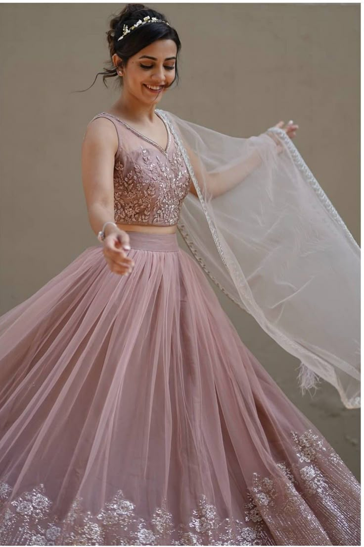 Lehnga For Sister's Wedding, Reception Dress For Bride Sister, Long Skirt Poses, Lehenga For Bride's Sister, Dandiya Outfit, Lehnga Photoshoot, Lehnga Photoshoot Poses, Dress For Bride Sister, Skirt Poses