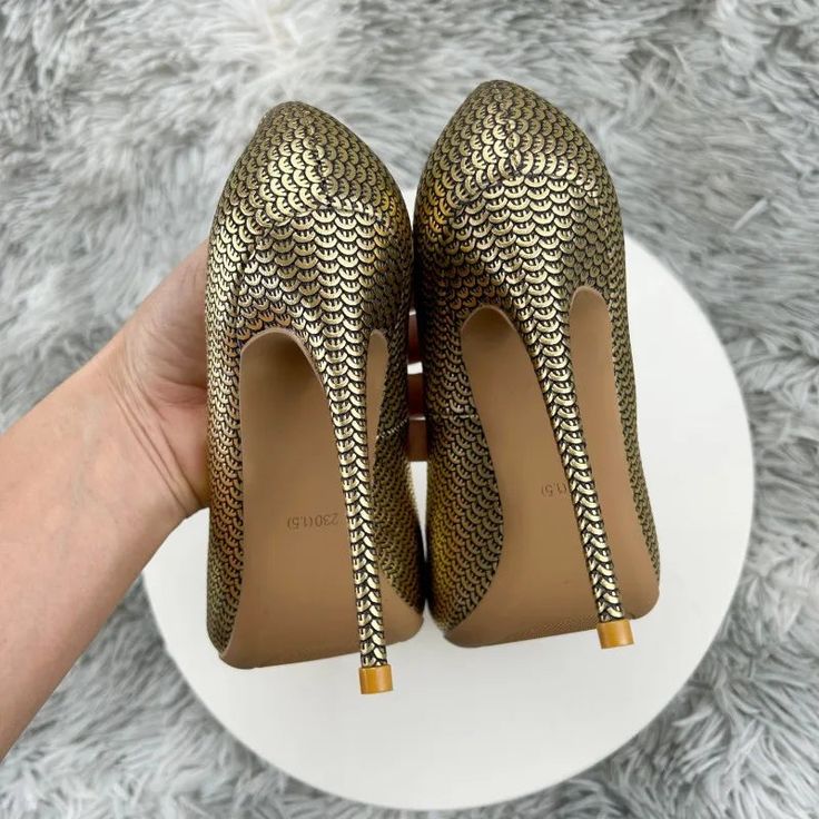 Bronze Snakeskin High Heel Shoes 12cm 10cm 8cm Crocodile Pointed Toe Slip On Shallow Pumps Luxury Bride Footwear Origin: Mainland China Upper Material: Synthetic Toe Shape: Pointed toe With Platforms: No1005005149305533 Heel Height: Super High (8cm-up) Heel Type: Thin Heels Pump Type: basic Style: Concise Fashion Element: Shallow Season: Spring/Autumn Outsole Material: RUBBER is_handmade: Yes Pattern Type: Gingham Insole Material: latex Gender: WOMEN Fit: Fits true to size, take your normal size Lining Material: PU Closure Type: SLIP-ON Item Type: Pumps Bride Footwear, Luxury Brides, Wedding Shoes Bride, Pump Types, Stiletto Sandals, Red Bottoms, Stiletto Pumps, Leather Design, Heel Shoes