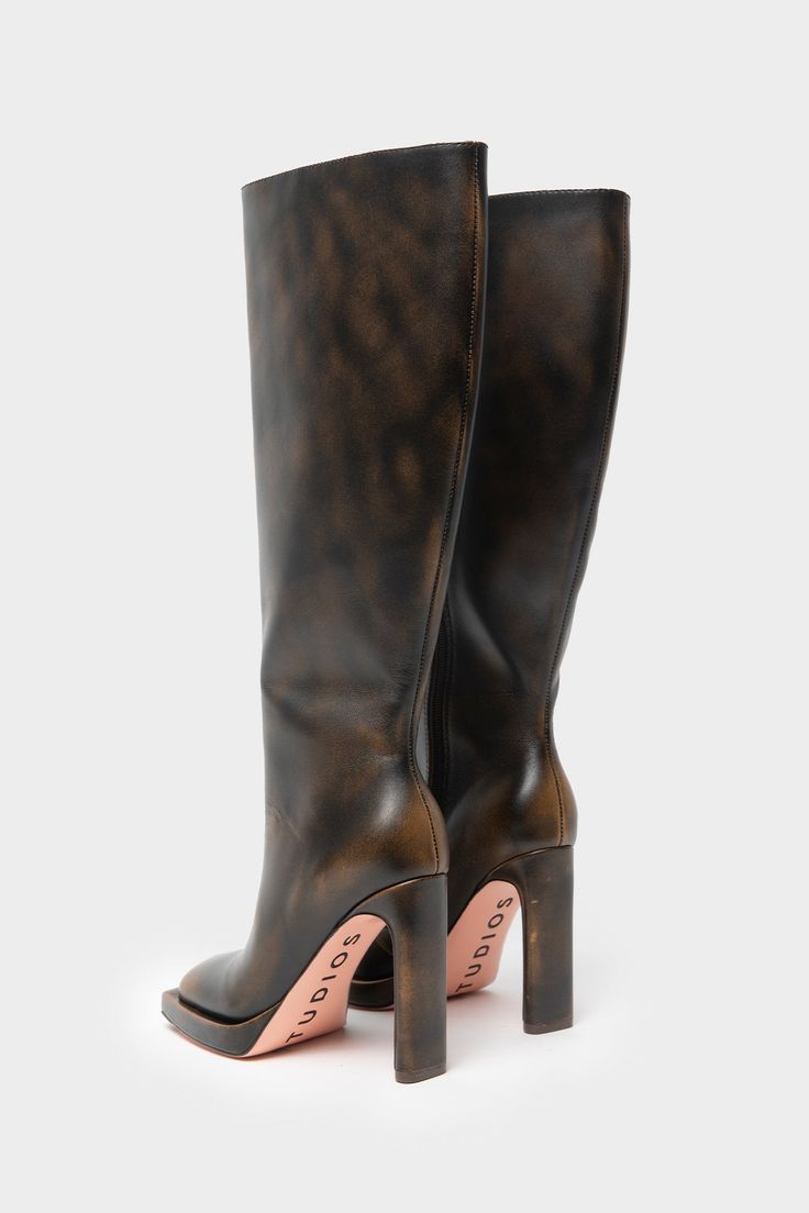 Han is the timeless staple knee-high boot that elevates any outfit! Crafted with a burnished leather outer and a luxurious buttery leather lining, these boots only get softer and comfier with each wear. Dress them up or down, these versatile boots pair perfectly with skirts, dresses, jeans, or track pants. There's nothing that won't look good with Han! The colour may vary slightly and may contain natural imperfections due to the nature of the leather used. The colour of the leather will change a Cute Casual Shoes For Women, Cute Fall Boots, Brown Leather Knee High Boots, Wide Calf Knee High Boots, Unique Boots, Brown Leather Shoes, Leather Socks, Shoe Inspo, Swag Shoes