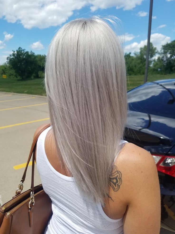 Silvery Platinum Blonde Hair, Medium Silver Blonde Hair, Hair Color Platinum Silver, Platinum Gray Blonde Hair, Ice Silver Hair, Kim Kardashian Silver Hair, Blonde Silver Hair Color Ideas, Blond Hair With Grey Highlights, Silverish Blonde Hair