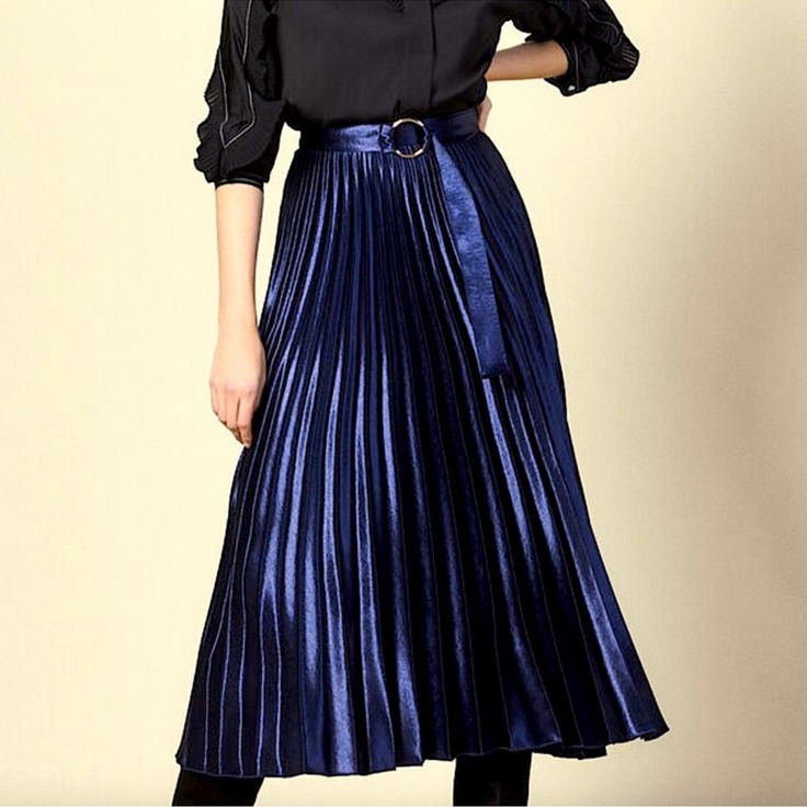 Never Worn Pleated Midi Skirt Satin With Belt Fits 6-8 Blue Pleated Evening Skirt, Blue Midi Skirt For Winter, Blue Pleated Skirt For Evening, Evening Blue Pleated Skirt, Blue High-waisted Winter Skirt, Blue Bottoms For Winter Night Out, Winter Blue Pleated Skirt, High Waist Blue Skirt For Winter, High-waist Blue Skirt For Winter