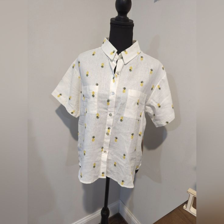 Brand New With Tags Size Large White Short Sleeve Top With Lemon Print, Casual Yellow Button-up Shirt, Casual Yellow Short Sleeve Blouse, Casual Yellow Tops With Lemon Print, Yellow Beach Shirt With Button Closure, Beach Cotton Tops With Lemon Print, Beach Yellow Shirt With Button Closure, Yellow Beach Top With Buttons, Yellow Relaxed Fit Short Sleeve Blouse