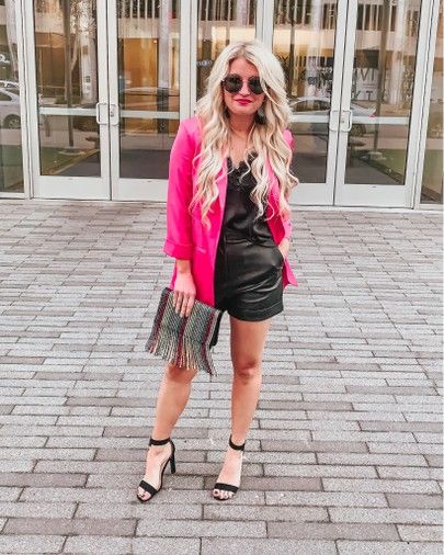 Black And Pink Outfit Ideas Party, Blazer Outfit Going Out, Pink Blazer And Shorts Outfit, Hot Pink Blazer Outfit Night, Hot Pink Blazer Outfit, Tailored Shorts Outfit, Pink Blazer Outfit, Beach Style Outfit, Leather Shorts Outfit