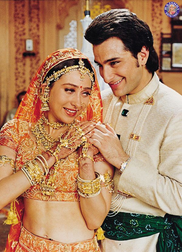 hum saath saath hain saif ali khan karishma kapoor Karishma Kapoor 90s, Hum Saath Saath Hain, 90s Bollywood Fashion, Vintage Bollywood Aesthetic, Wedding Toronto, Karishma Kapoor, Bollywood Images, Karisma Kapoor, Saif Ali Khan