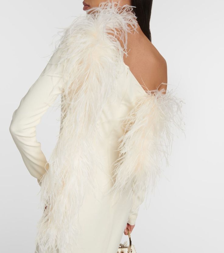 White Ostrich Feather Evening Dress, Silk Evening Dress With Feather Trim, Elegant Formal Gown With Feathers, Elegant Feathered Evening Gown, Elegant Wedding Dress With Ostrich Feathers, Feathered Party Gown, Elegant Wedding Evening Dress With Feather Trim, Fitted White Dress With Ostrich Feathers, Fitted Wedding Evening Dress With Feather Trim