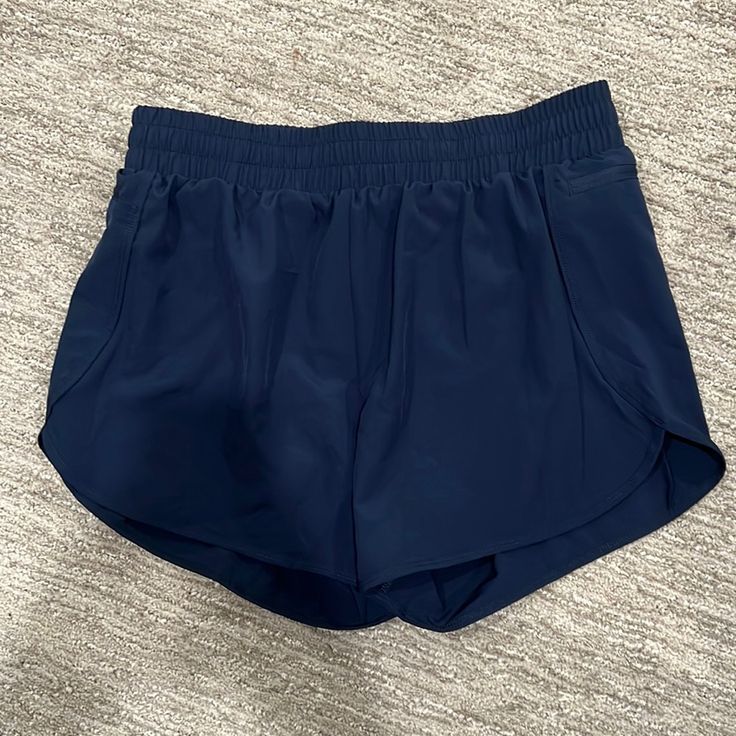 Nwt - Size Medium Comfortable Stretch Blue Shorts, Comfortable Blue Athletic Shorts For Summer, Blue Comfort Waistband Shorts For Workout, Blue Athletic Shorts With Comfort Waistband, Blue Shorts With Comfort Waistband For Workout, Navy Stretch Bottoms For Summer, Blue Shorts With Comfort Waistband, Blue Activewear With Pockets And Short Legs, Blue Relaxed Fit Bottoms For Workout