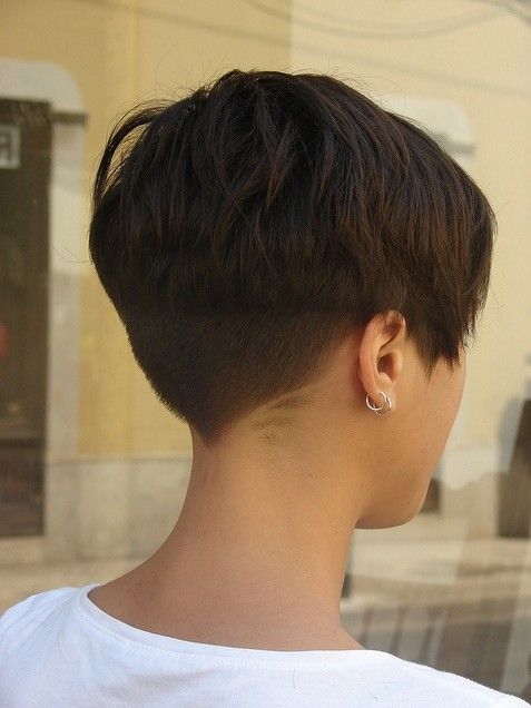 Nuovi stili di pixie cut da valutare in vista del prossimo mese di giugno: riuscirete a trovare il vostro nuovo stile preferito? Very Short Haircuts, Very Short Hair, Short Bob Haircuts, Penteado Cabelo Curto, Short Pixie Haircuts, Cute Hairstyles For Short Hair, Short Haircut, Short Hair With Layers, Pixie Hairstyles