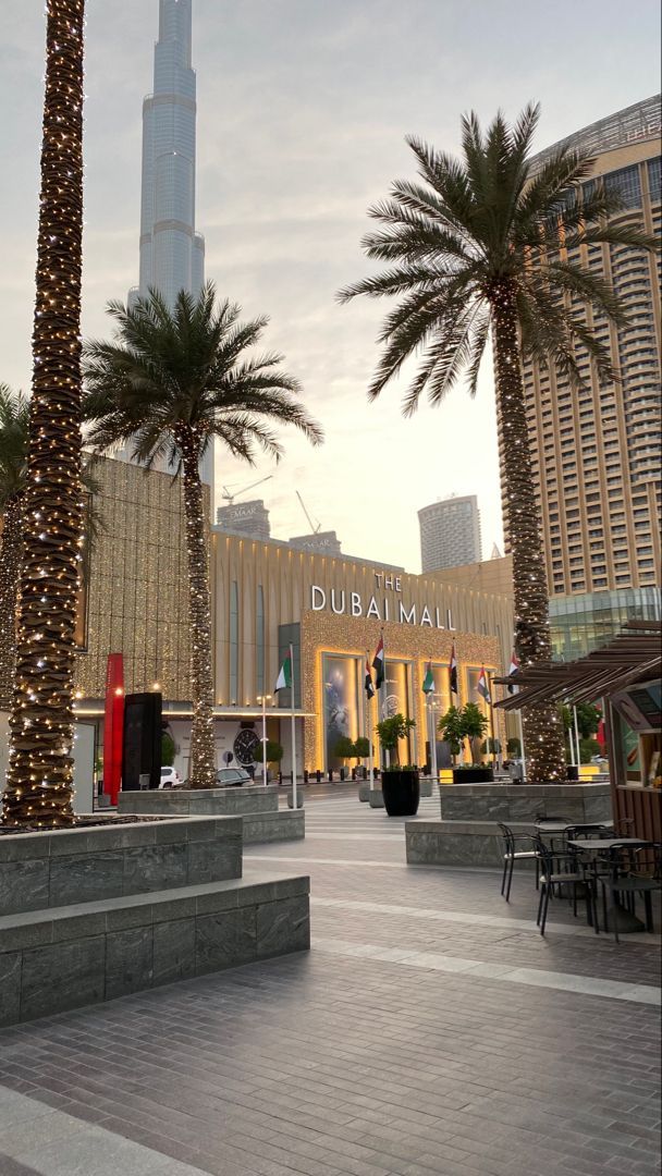 dubai mall 🤑 Dubai Architecture, Dubai Vacation, Dubai Aesthetic, Dubai Lifestyle, Dubai Life, Dubai Travel, Dubai Mall, Dream Travel Destinations, Sharjah