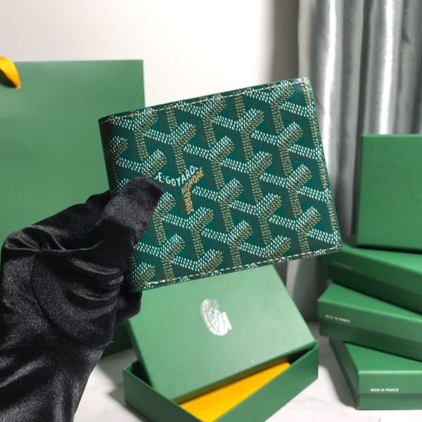 Goyard ♛ Wallet Must-have item for daily collocation
G0YARD (Goya) was established in 1853 and has a history of more than 160 years. The fabric is made of hemp, cotton and hemp fibers, and then coated with glossy aldose. It is waterproof, strong and durable. It is popular among stars, royal families, The favor of the nobles 
Custom-made smooth leather with exclusive wallet ✅Diagonal stitching is perfect✅The inner yellow part is custom-made top layer cowhide【⚠️Non-superfiber❌Non-split leather❌】 Goyard Wallet, Lv Purse, Lv Shoes, Commuter Bag, Royal Families, Lv Handbags, Orange Bag, Lv Belt, Lv Wallet