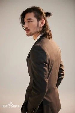 Older Mens Long Hairstyles, Tony Thornburg, Male Model Face, Men's Long Hairstyles, Character Inspiration Male, Chinese Man, Long Beards, Boys Long Hairstyles, Cute Asian Guys