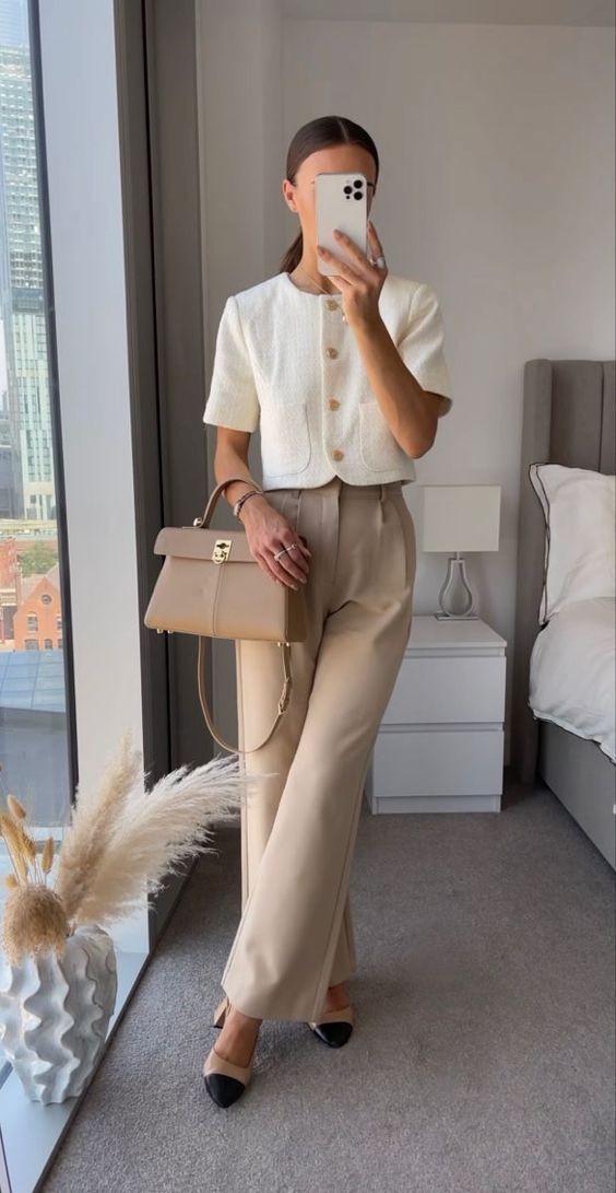 Check more at https://beautyfashionideas.com/uncategorized/17656/ Cream And Black Flats Outfit, Conference Outfit, Internship Outfit, Outfit Elegantes, Business Professional Outfits, Corporate Attire, Professional Outfits Women, Chique Outfits, Outfit Chic