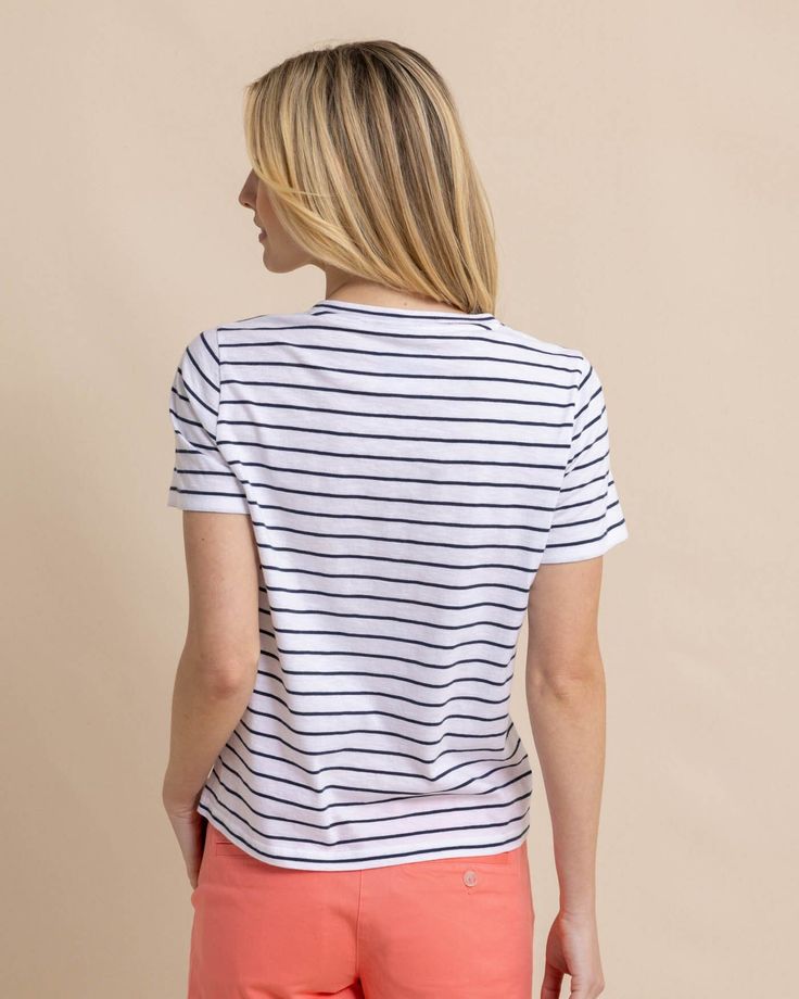 Coastal comfort is easy to achieve in a soft and standard striped tee. This soft cotton crewneck serves as the best base layer for an optimal oceanside outfit. Style: 10819 Outfits Azul, Sophisticated Dress, Cute Swimsuits, Comfy Sweaters, Outfit Style, Womens Size Chart, Man Swimming, Quarter Zip Pullover, Base Layer