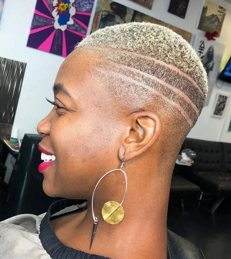 Mid Fade Women, Fade Haircuts For Black Women, Taper Fade Mohawk, Short Haircuts Black Hair, Fade Haircut Women, Haircut Ideas For Women, Low Taper Fade Haircut, Tiny Curls, Low Taper Fade