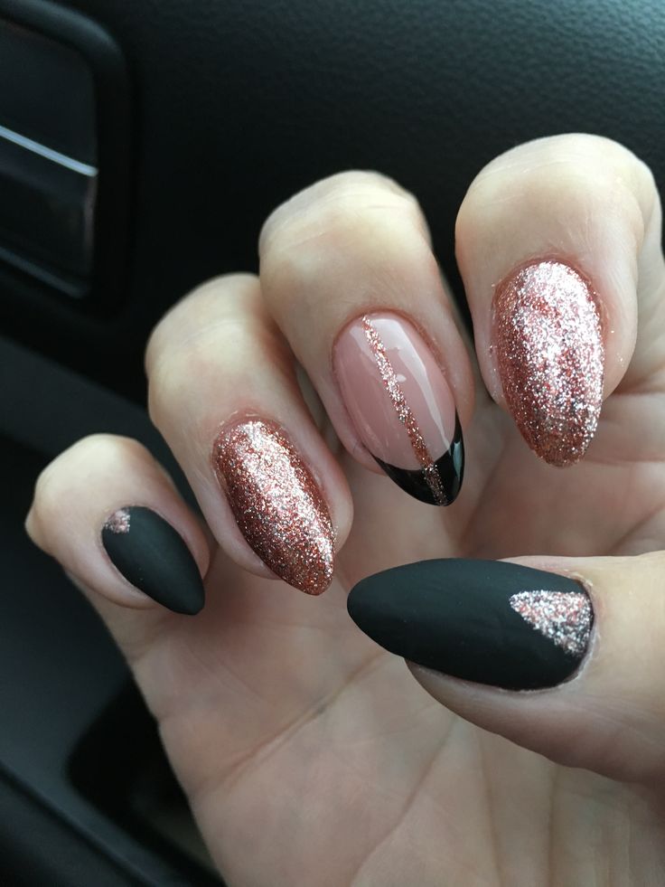 Rose Gold Nails And Black, Blush And Black Nails, Rose Gold And Black Outfit, 40th Birthday Nail Ideas, Black And Rose Gold Wedding Dress, Mauve And Black Nails, Rock Style Nails, Black And Rose Gold Nails Acrylic, Rose Gold Nails Black