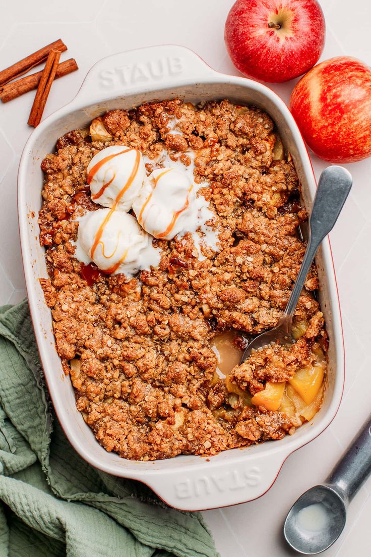 an apple crisp with ice cream and cinnamon sticks