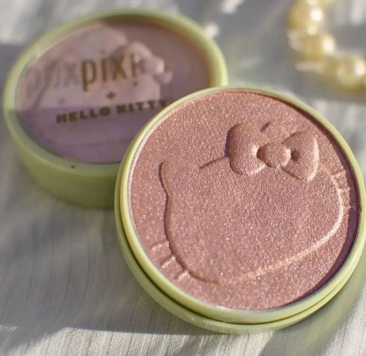 Pixi Hello Kitty, Hello Kitt, Hello Kitty Makeup, Latest Makeup Trends, Pixi Beauty, Hello Kitty Aesthetic, Hello Kitty Christmas, Body Makeup, Blush Makeup