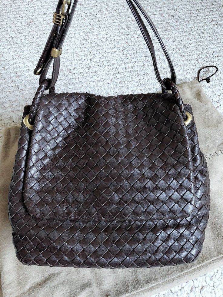 Bottega Veneta Handbag. Condition is Pre-owned. Shipped with USPS Priority Mail. Luxury Shoulder Bag With Interwoven Design For Travel, Classic Intrecciato Shoulder Bag For Shopping, Classic Intrecciato Weave Shoulder Bag For Shopping, Luxury Brown Shoulder Bag With Interwoven Design, Luxury Brown Bag With Intrecciato Weave, Designer Leather Bags With Interwoven Design, Luxury Brown Bags With Intrecciato Weave, Designer Brown Bag With Woven Leather, Designer Woven Leather Satchel Shoulder Bag