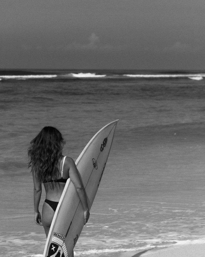 surf Surf Photoshoot Ideas, Surf Life Aesthetic, Fotoshooting Ideas, Surf Photoshoot, Surf Pics, Surfer Aesthetic, Malibu Rising, Sandy Hair, Summer Feed