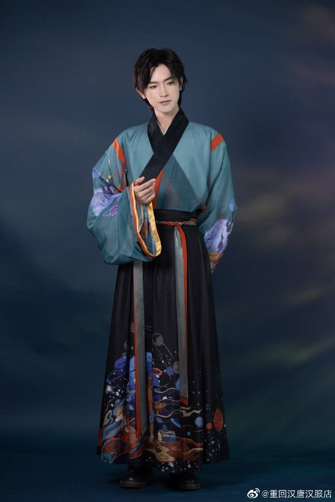 Ancient Asian Clothing, Traditional Chinese Clothing Male, Chinese Traditional Clothing Men, Hanfu Aesthetic, Little Prince Rose, Male Hanfu, Hanfu Male, Chinese Cosplay, Hanfu Men