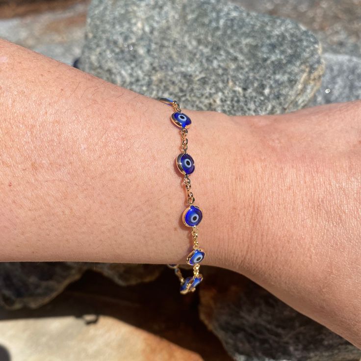 Beautiful Eye Devil bracelet. Blue Devil eye protection charm jewelry. Turkish evil eye bracelet. Tarnish-free 💯 hypoallergenic. Bracelet Evil Eye, Devil Eye, Turkish Evil Eye, Beautiful Eye, Blue Devil, Bracelet Blue, Wedding Jewelry Bracelets, Eye Bracelet, Evil Eye Necklace